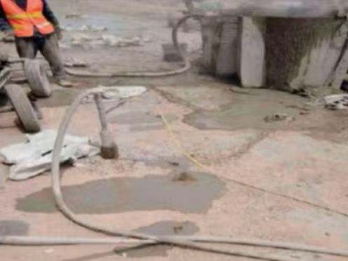 临夏县水泥混凝土路面板底注浆技术 路面脱空注浆整治方案