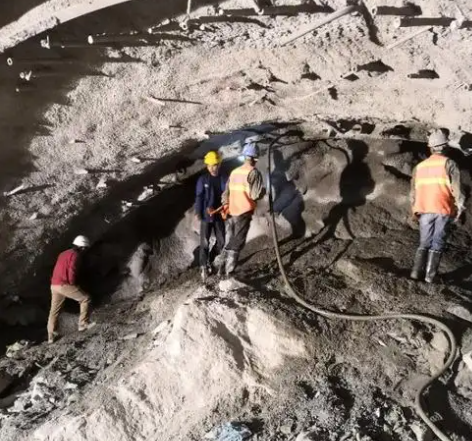 临夏县拱顶带模注浆料的施工流程及注意事项